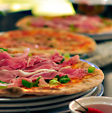 Pizza, fertig zum Servieren